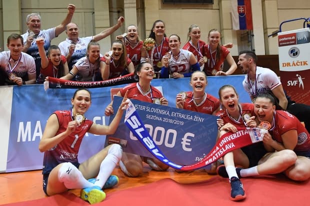 Slávia EU opäť na tróne! V piatom finále zdolala Strabag 3:1 a má double