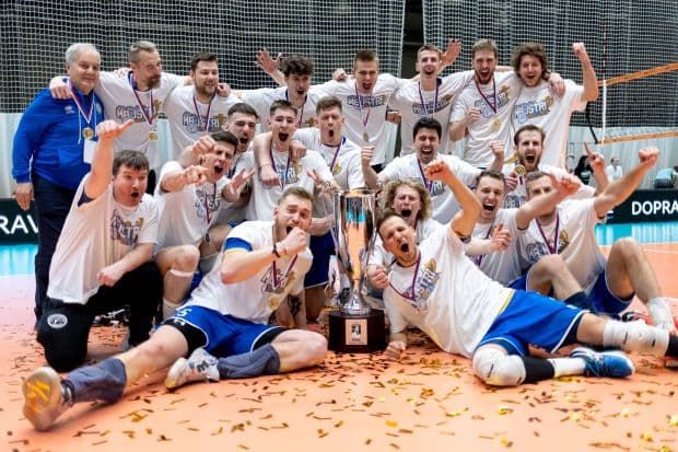 Pohár Bohumila Goliana získali ako prví hráči VKP Bratislava