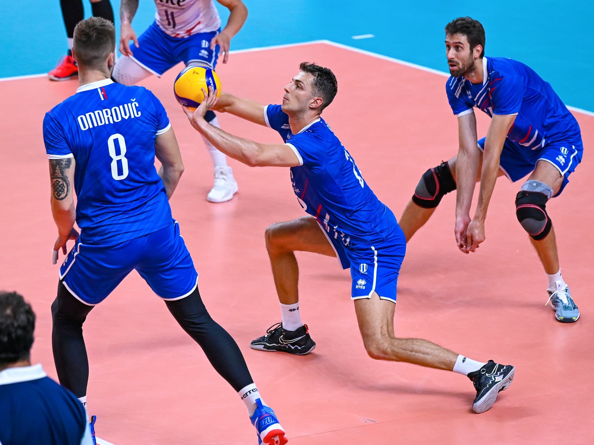 Volejbalové tímy Slovenska podporí v boji o miestenku na EuroVolley 2023 nový partner – Slovnaft