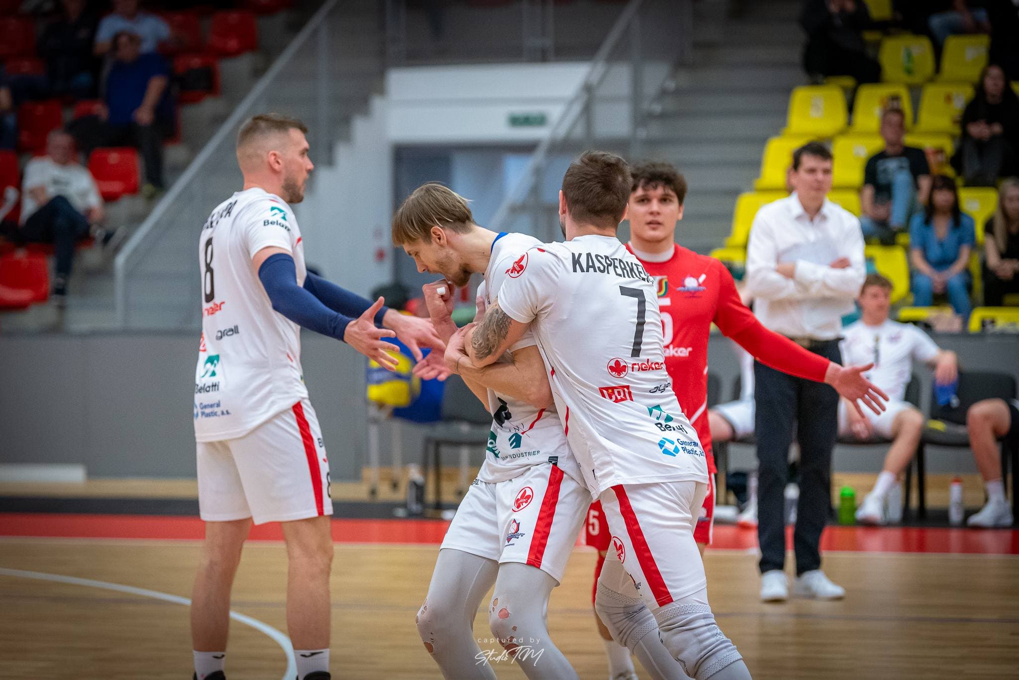 Komárno ukončilo semifinálovú sériu v Nitre a postupuje do finále