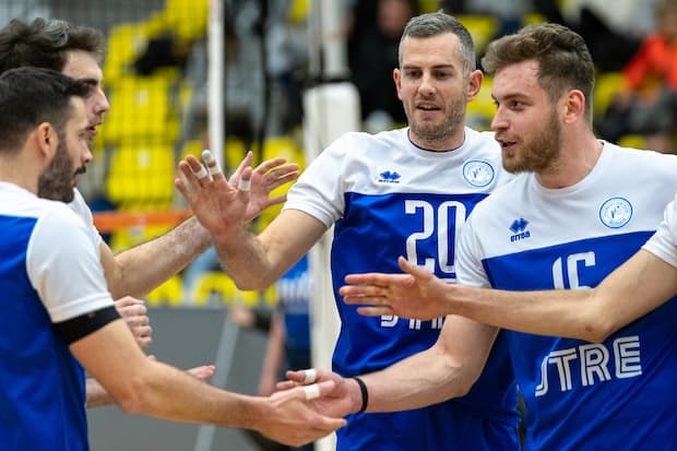 VKP si po výhre v Komárne upevnil líderskú pozíciu