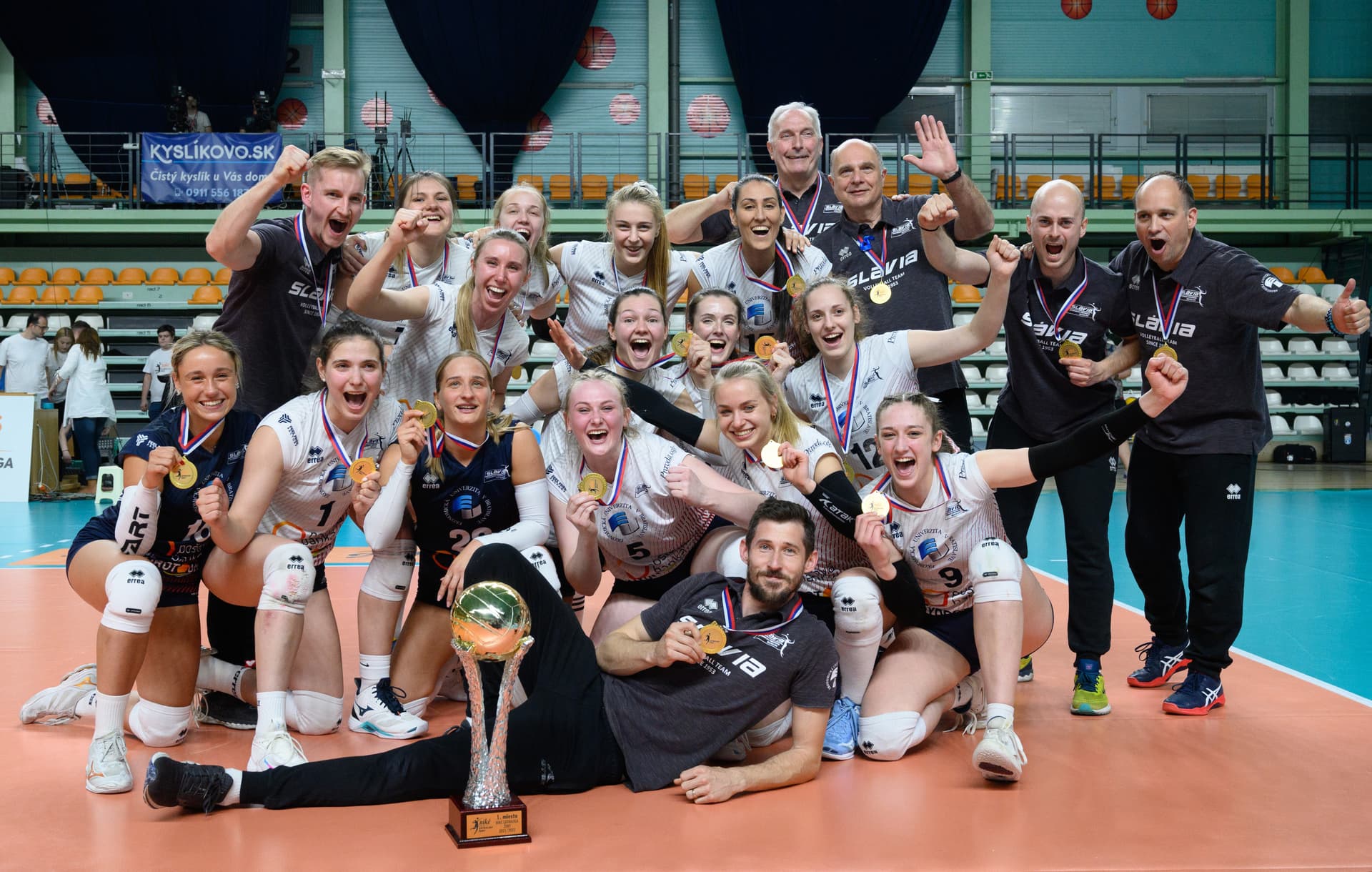 Slávia EU získala v Niké Extralige žien jubilejný dvadsiaty titul!