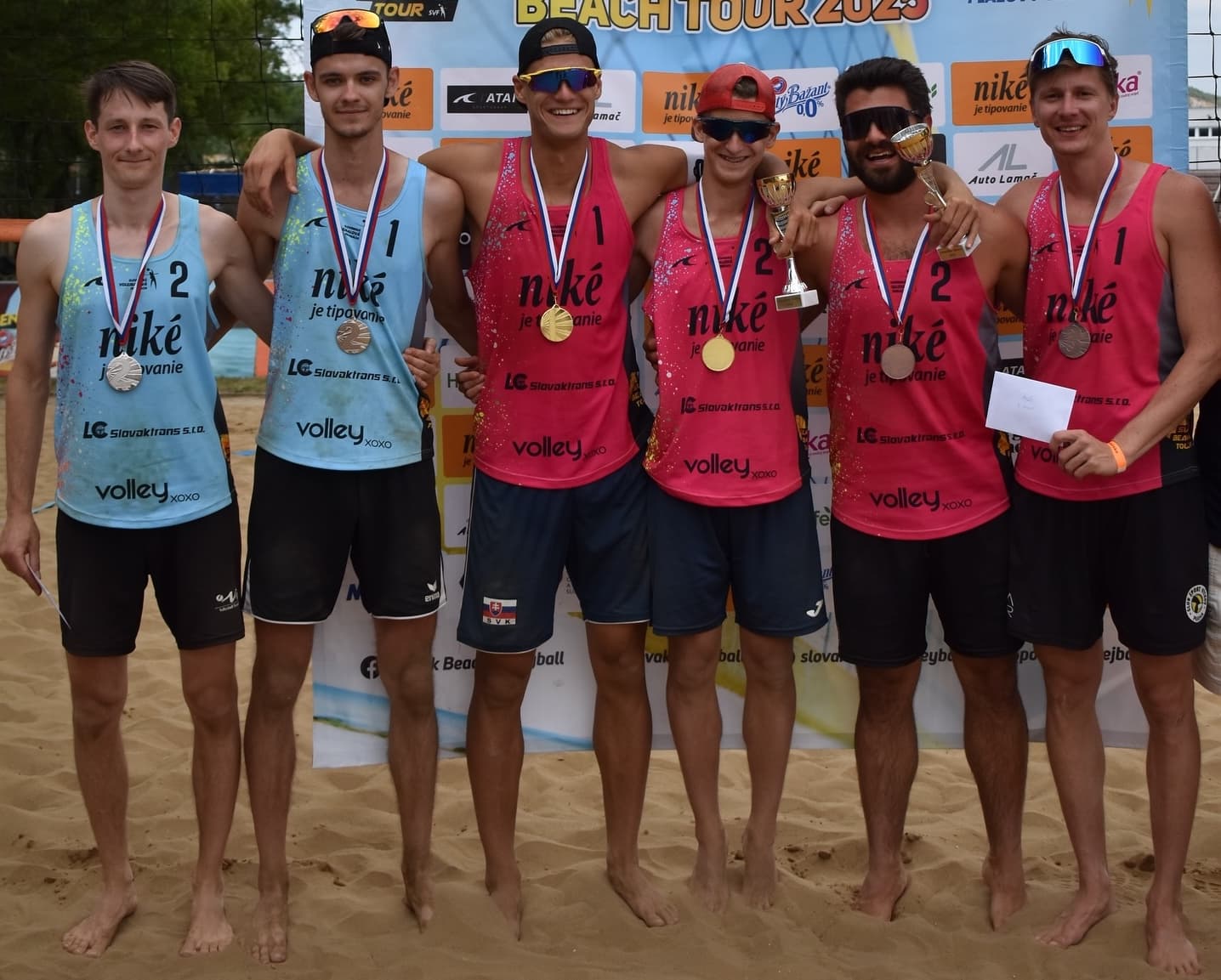 Bratia Petrufovci a Podhradská s Pánekovou víťazmi turnaja Niké Summer Beach Tour v Strážskom