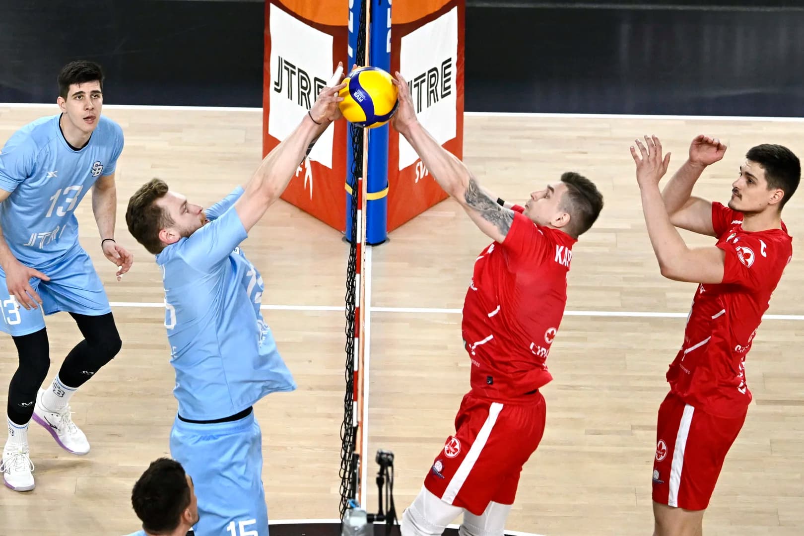 Z prvého miesta do play-off ide Slovan