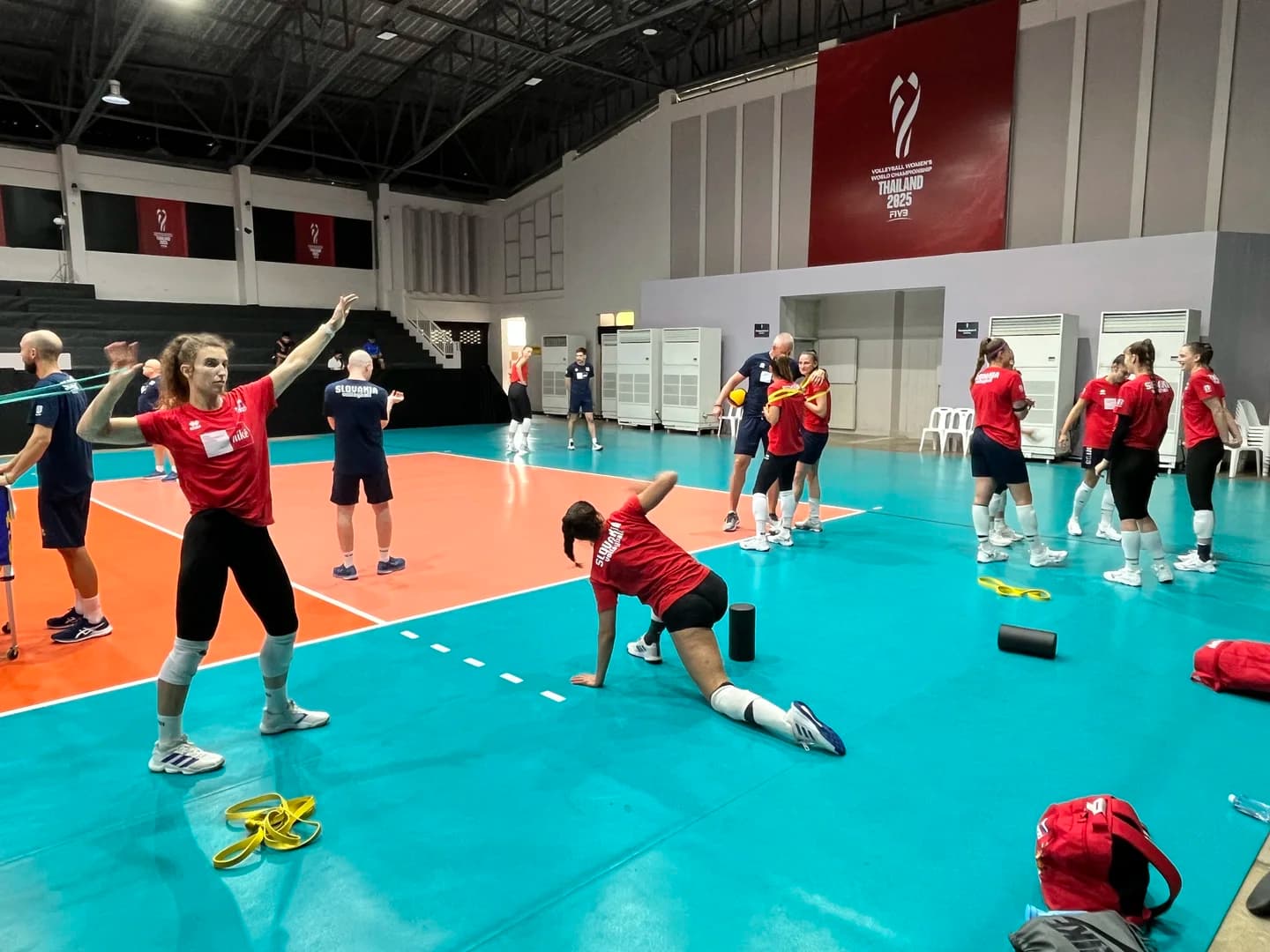 Prvý tréning v hale za sebou, Slovenky sa v Thajsku zžívajú s podmienkami
