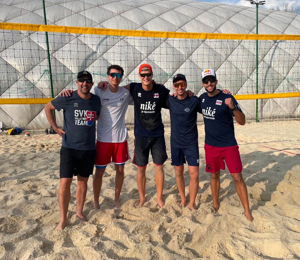 Od baseballu k reprezentácii: Príbeh Kanaďana, ktorý vedie slovenský plážový volejbal